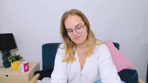 alicesensitive online show from October 4, 2025, 6:22 am