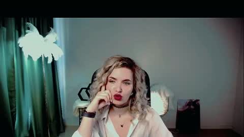 Snapshot of alicesmite chatting on June 10, 2026, 1:43 pm alicesmite online show from June 10, 2026, 1:43 pm