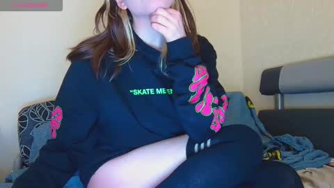 AliceWoolfy online show from October 15, 2025, 12:44 am