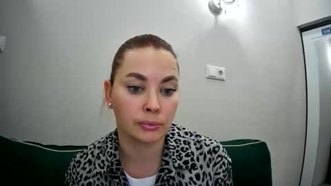 AlicexFresh online show from November 21, 2025, 11:42 am