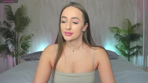 Mia online show from February 3, 2025, 1:52 am