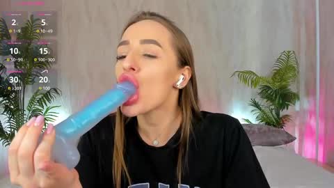 Mia online show from February 21, 2025, 5:13 am