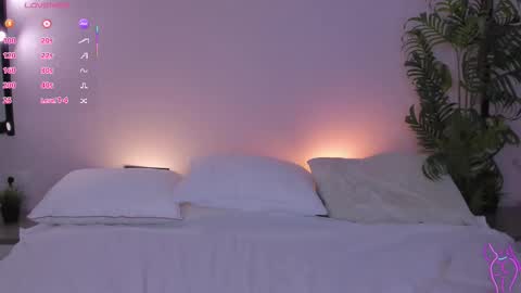 Mia online show from October 21, 2025, 2:01 am