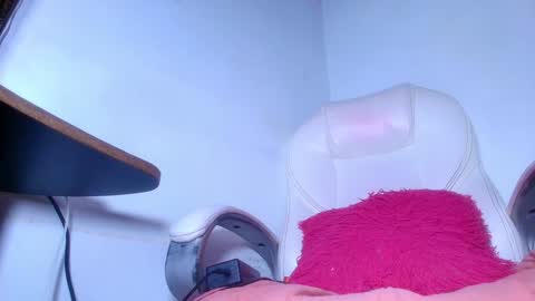 Alicia Kyse  online show from January 18, 2025, 3:09 am