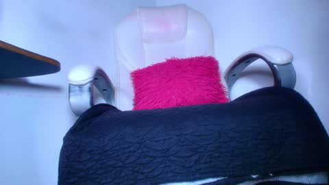 Alicia Kyse  online show from January 28, 2025, 3:04 am