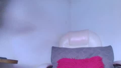 Alicia Kyse  online show from March 12, 2025, 9:12 am