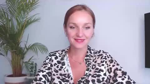 Alicia online show from September 12, 2025, 5:51 am