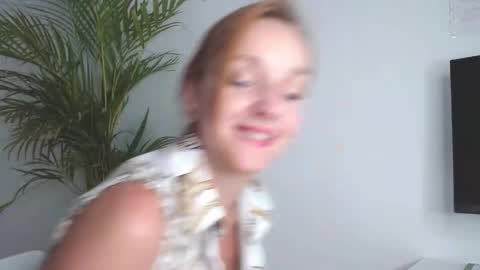 Alicia online show from October 15, 2025, 2:17 pm