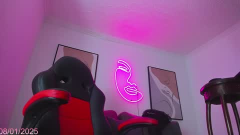 Snapshot of aliciamoorex chatting on January 8, 2025, 8:29 pm Alicia  online show from January 8, 2025, 8:29 pm