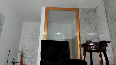 Snapshot of aliciamoorex chatting on February 28, 2025, 3:59 am Alicia  online show from February 28, 2025, 3:59 am