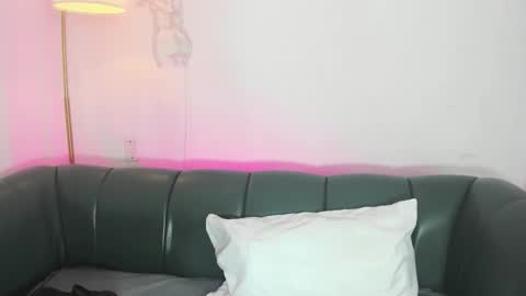 Alicia  online show from February 11, 2026, 1:05 pm