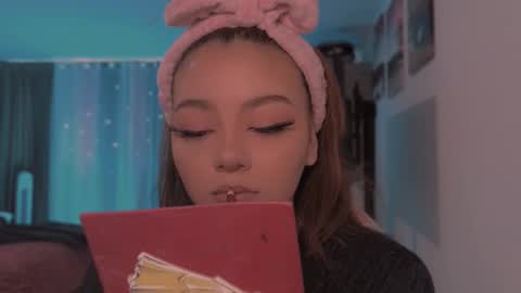 Snapshot of aliciawonderland__ chatting on February 27, 2025, 4:10 pm aliciawonderland__ online show from February 27, 2025, 4:10 pm