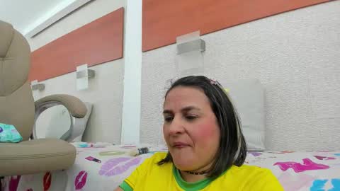 im tutti online show from December 17, 2025, 1:33 am