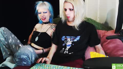 Snapshot of alien_bella chatting on December 8, 2024, 2:18 am Alien Bella online show from December 8, 2024, 2:18 am