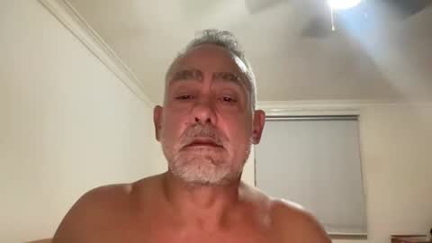 Snapshot of alientv chatting on November 5, 2025, 3:17 am alientv online show from November 5, 2025, 3:17 am