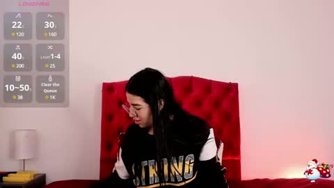 aliice_walker_ online show from December 12, 2024, 12:44 pm