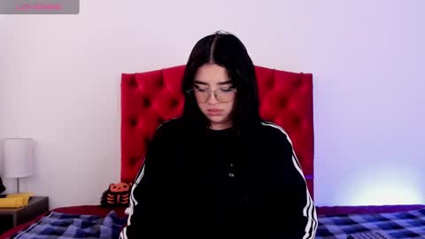 aliice_walker_ online show from December 14, 2024, 3:25 pm