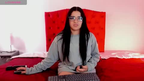 aliice_walker_ online show from December 20, 2024, 3:42 pm