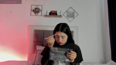 aliice_walker_ online show from January 10, 2025, 12:36 pm