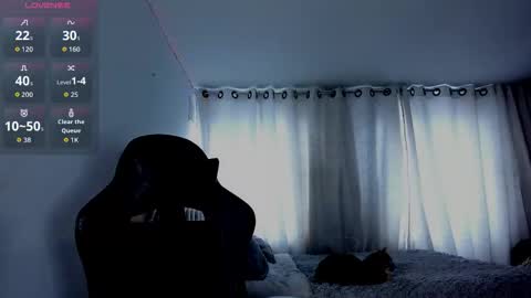 aliice_walker_ online show from February 19, 2026, 1:07 pm