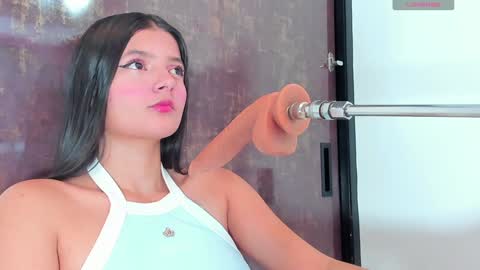 Snapshot of alina_cute18 chatting on February 7, 2025, 11:34 am alina online show from February 7, 2025, 11:34 am