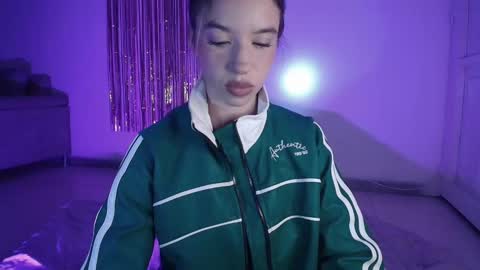 Snapshot of alina_lee_t chatting on October 2, 2025, 3:02 am Alina  online show from October 2, 2025, 3:02 am