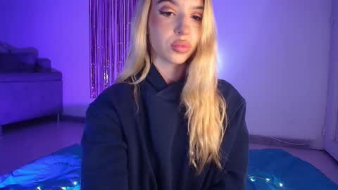 Snapshot of alina_lee_t chatting on October 7, 2025, 2:42 am Alina  online show from October 7, 2025, 2:42 am