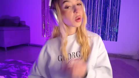 Snapshot of alina_lee_t chatting on October 20, 2025, 2:34 am Alina  online show from October 20, 2025, 2:34 am