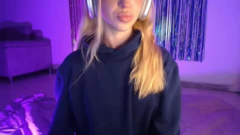 Snapshot of alina_lee_t chatting on October 22, 2025, 2:23 am Alina  online show from October 22, 2025, 2:23 am