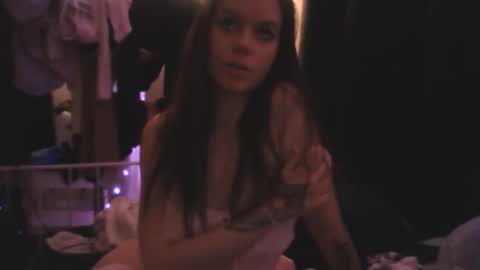 Snapshot of alina_nightshade chatting on April 16, 2026, 5:19 am Alina Nightshade online show from April 16, 2026, 5:19 am