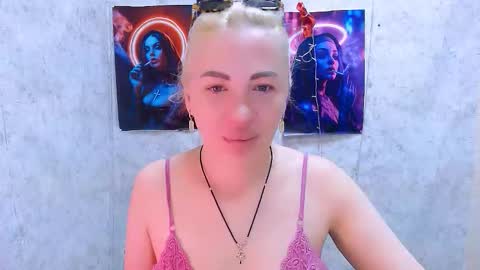 Snapshot of alinafrey_ chatting on March 17, 2026, 5:11 am Alina online show from March 17, 2026, 5:11 am