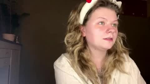 Alina online show from April 29, 2026, 7:53 pm