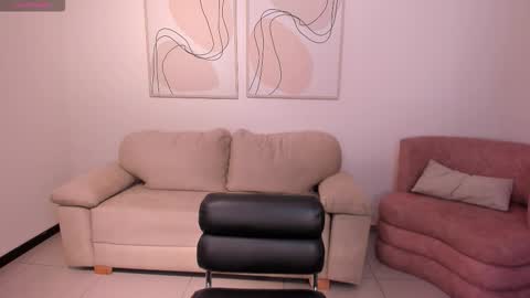 alinakravitz_ online show from October 19, 2025, 12:06 pm