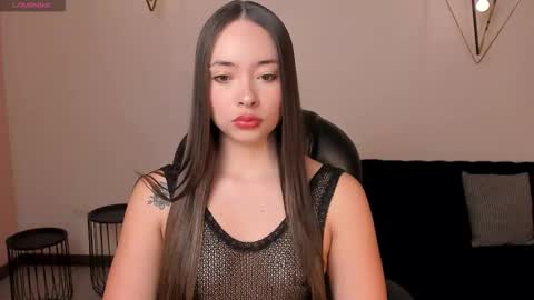 alinakravitz_ online show from November 7, 2025, 12:16 pm