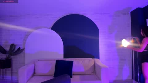 alinakravitz_ online show from February 12, 2026, 11:38 am