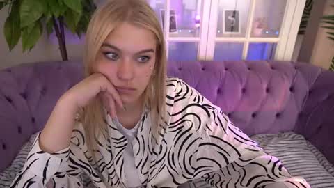 Snapshot of alinalemon chatting on June 15, 2026, 7:10 am Alina online show from June 15, 2026, 7:10 am