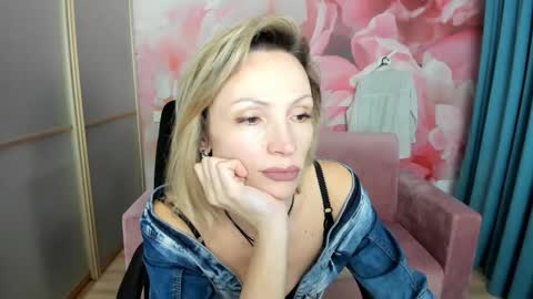 Snapshot of alinamoor chatting on February 14, 2026, 7:10 pm AlinaMoor online show from February 14, 2026, 7:10 pm