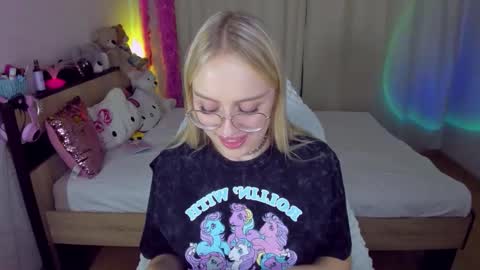 alinaocean online show from October 18, 2025, 7:36 pm