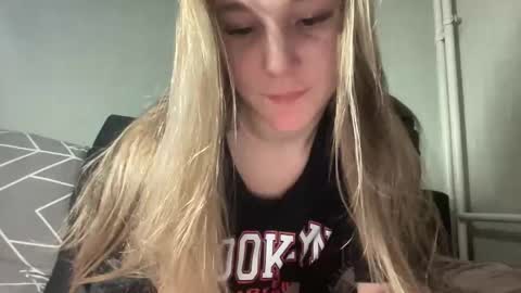 alisa0258 online show from November 15, 2025, 2:02 pm