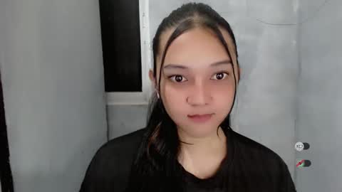 Shanti xhey online show from October 25, 2025, 7:19 pm