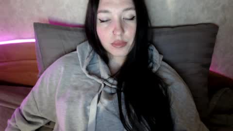 alisaadoll online show from April 8, 2026, 1:11 pm