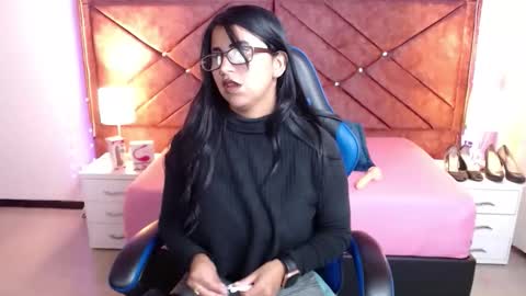 alisha_gamskar13 online show from April 10, 2026, 1:27 pm