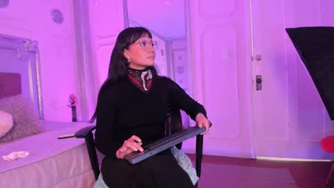 Alison Fishert online show from January 28, 2025, 11:49 am