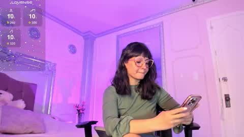 Alison Fishert online show from October 25, 2025, 3:18 pm