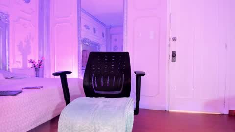 Alison Fishert online show from November 4, 2025, 12:59 pm