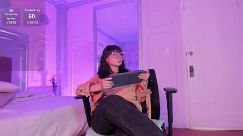 Alison Fishert online show from November 25, 2025, 12:05 pm