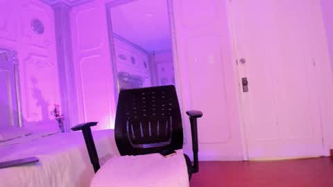 Alison Fishert online show from December 2, 2025, 12:21 pm