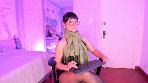 Alison Fishert online show from December 17, 2025, 12:11 pm