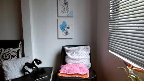 Alisonturbay online show from June 3, 2026, 4:01 pm