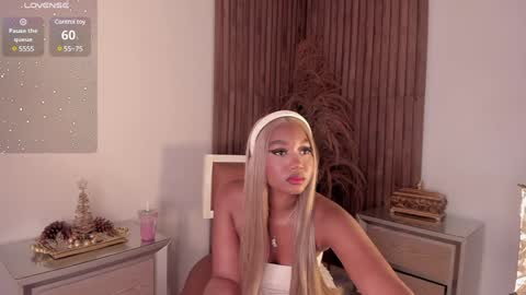 Alison Moon  online show from December 8, 2024, 11:19 pm